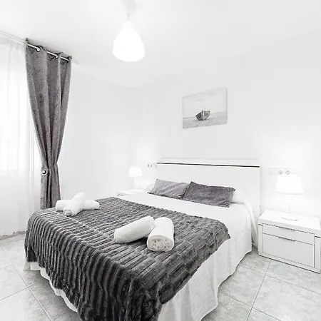 Luxury Primerisima Linea Playa Poniente Con 6,5 Mts De Vistas Frontales Al Mar Y Parking Benidorm