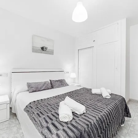 Luxury Primerisima Linea Playa Poniente Con 6,5 Mts De Vistas Frontales Al Mar Y Parking Benidorm