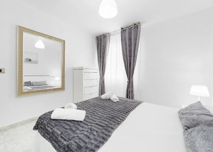 Lägenhet Luxury Primerisima Linea Playa Poniente Con 6,5 Mts De Vistas Frontales Al Mar Y Parking Benidorm