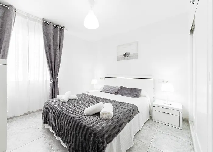 Luxury Primerisima Linea Playa Poniente Con 6,5 Mts De Vistas Frontales Al Mar Y Parking Benidorm