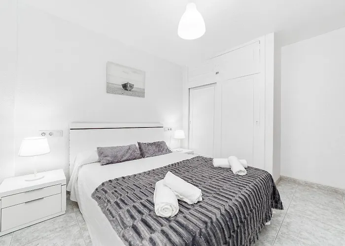 Luxury Primerisima Linea Playa Poniente Con 6,5 Mts De Vistas Frontales Al Mar Y Parking Benidorm