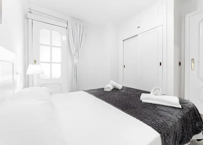 Luxury Primerisima Linea Playa Poniente Con 6,5 Mts De Vistas Frontales Al Mar Y Parking Lägenhet *